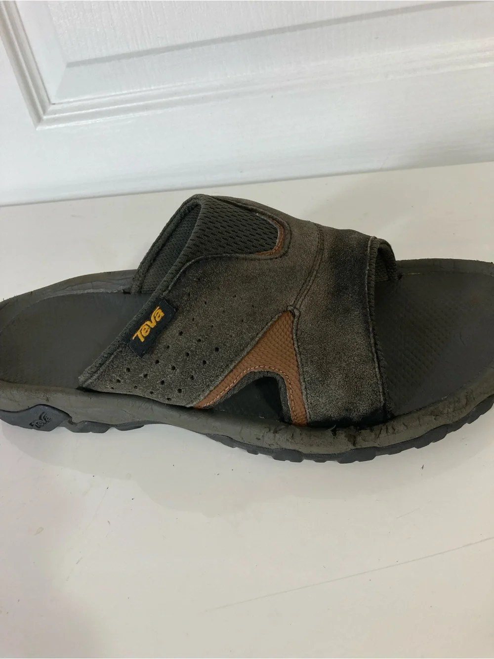 TEVA Sandals Men 9 Brown Cut-Out Slides